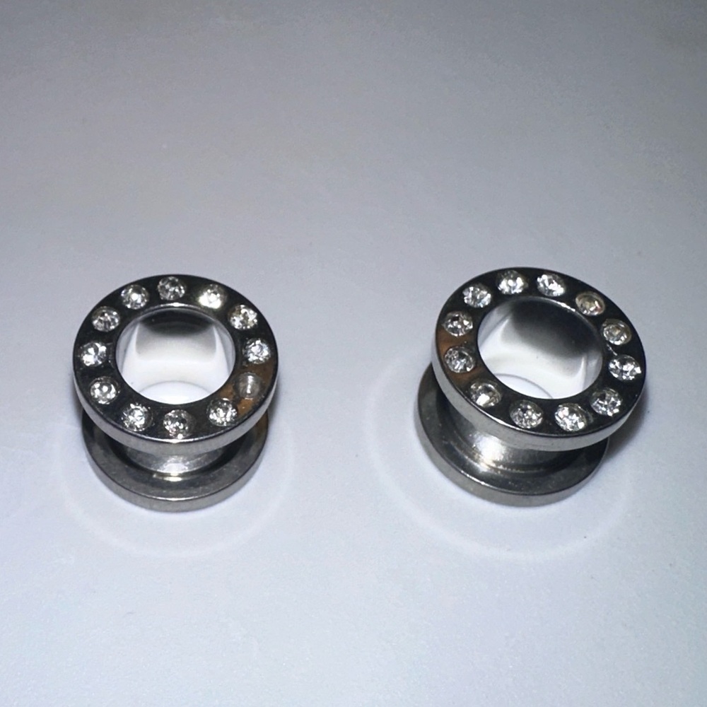 New 10 mm Ear Plugs piercings Earrings lobes never worn